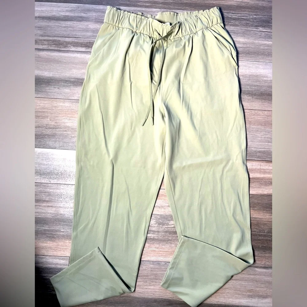 Lululemon Very Cute‎ Light Green Pants- 8